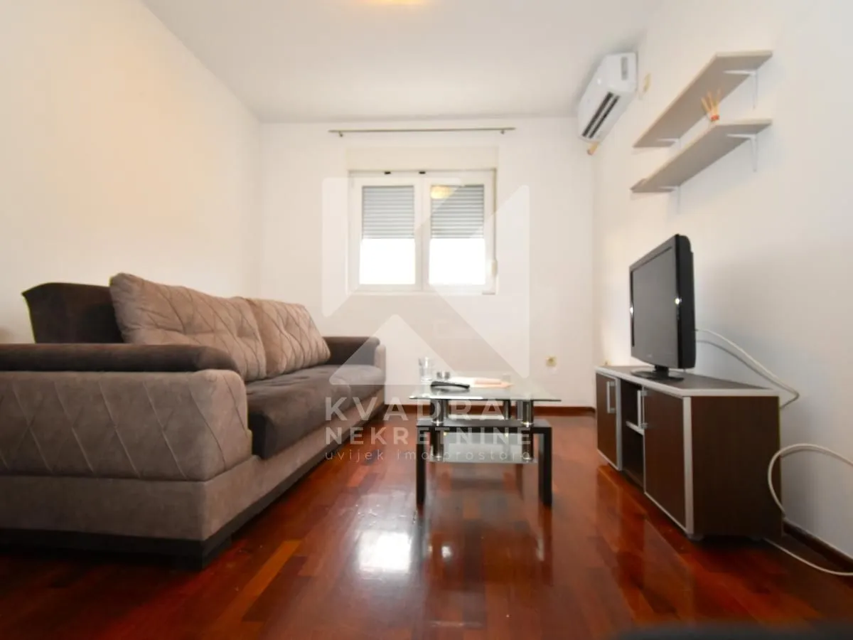 Rent, studio apartment, 24m², Stari Aerodrom, Podgorica