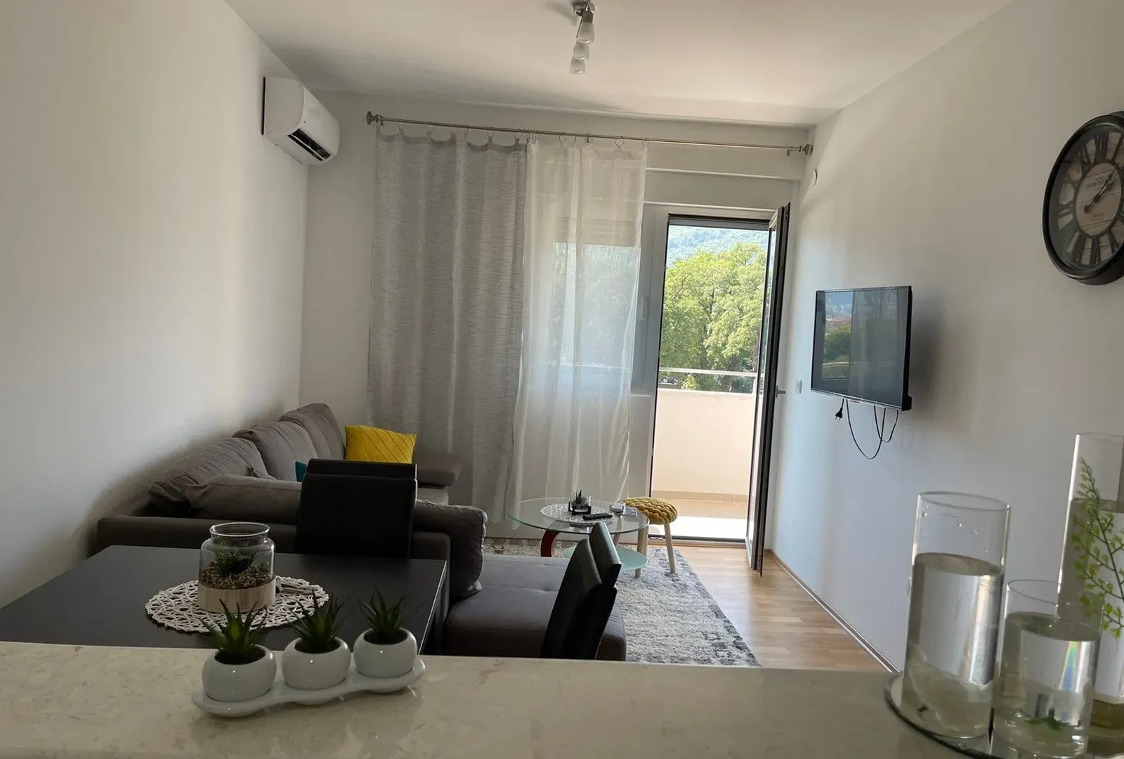 Izdavanje, jednosoban stan, 50m², Budva, Crna Gora