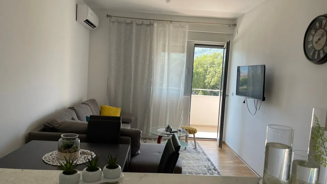 Izdavanje, jednosoban stan, 50m², Budva, Crna Gora