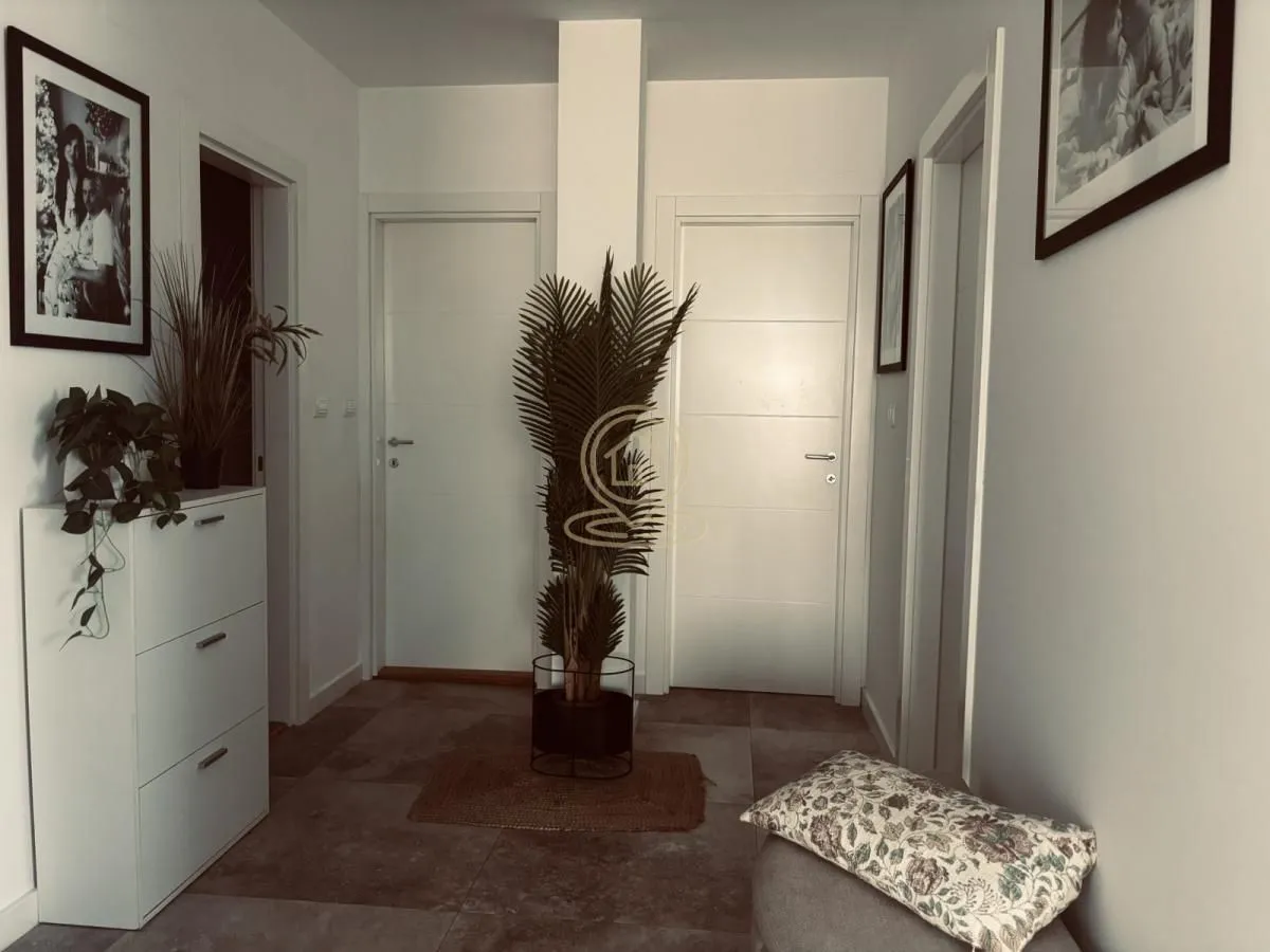 Izdavanje, četvorosoban stan, 146m², Telep, Novi Sad Sve Podlokacije