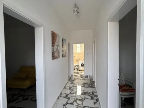 Izdavanje, trosoban stan, 65m², Tripovići, Tivat - image 2