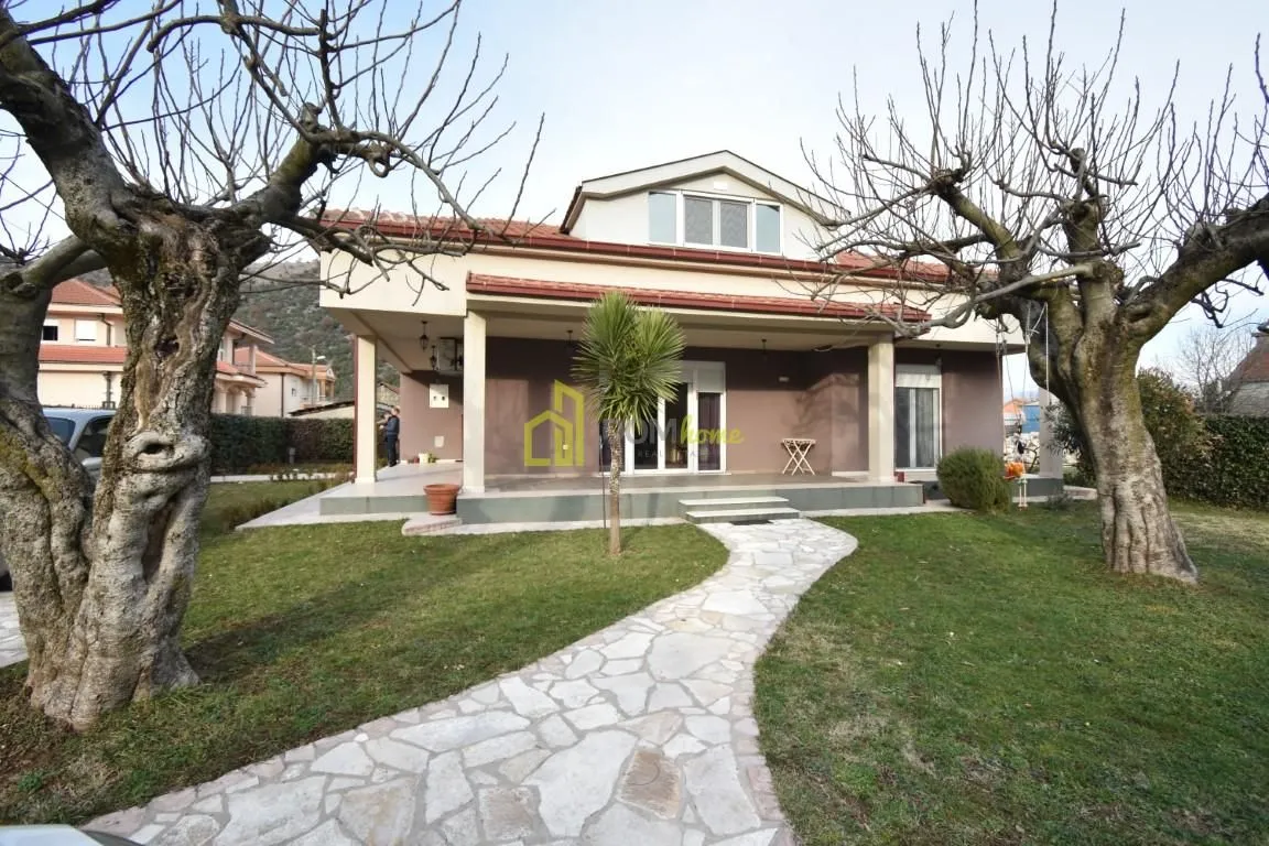 Sale, house, 191m², Tološi, Podgorica