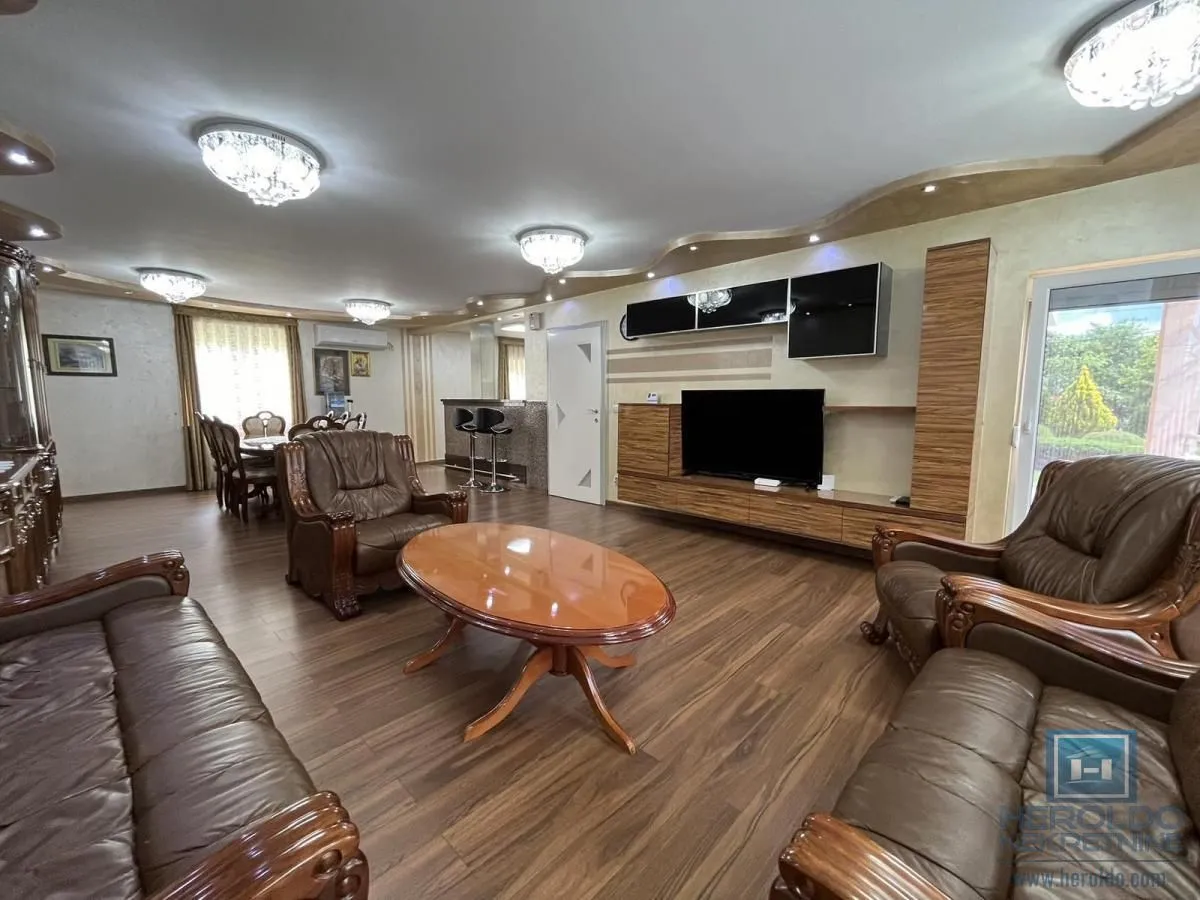 Prodaja, kuća, 302m², Vinorača, Jagodina