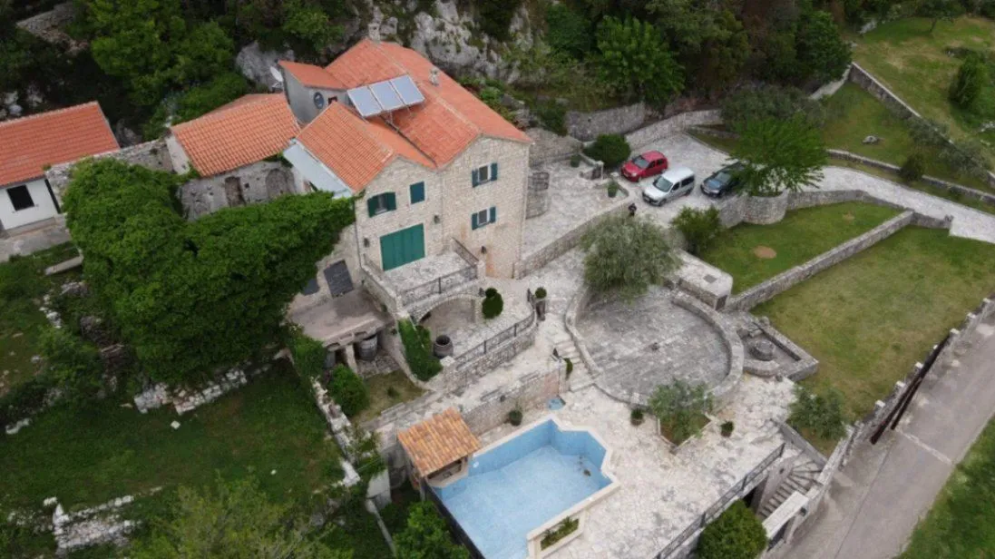 Izdavanje, kuća, 350m², Sveti Stefan, Budva