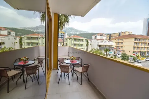 Unfurnished spacious terrace with patio furniture and city views. - image 8