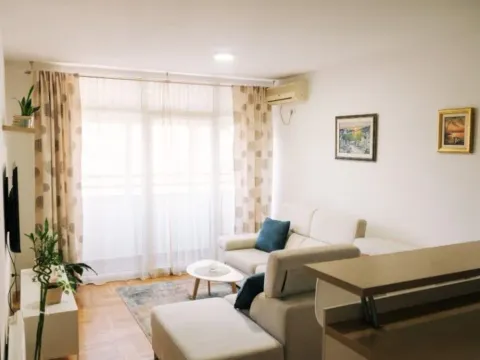 Izdavanje, dvosoban stan, 56m², City Kvart, Podgorica - image 2
