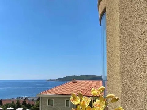 Izdavanje, jednosoban stan, 75m², Bečići, Budva