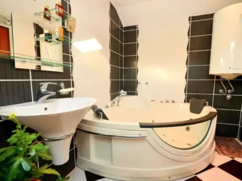 Prodaja, trosoban stan, 95m², Dobrota, Kotor - image 8