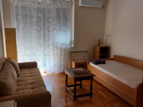 Izdavanje, dvosoban stan, 65m², Centar, Podgorica - image 6