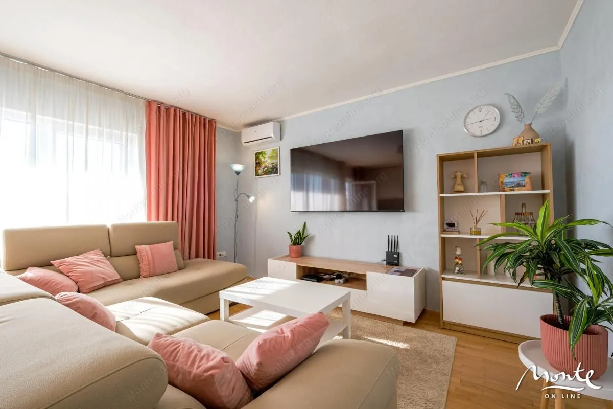 Prodaja, dvosoban stan, 110m², Centar, Tivat