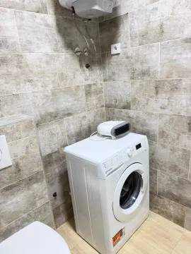 Kupatilo sa veš mašinom i bojlerom. - image 11