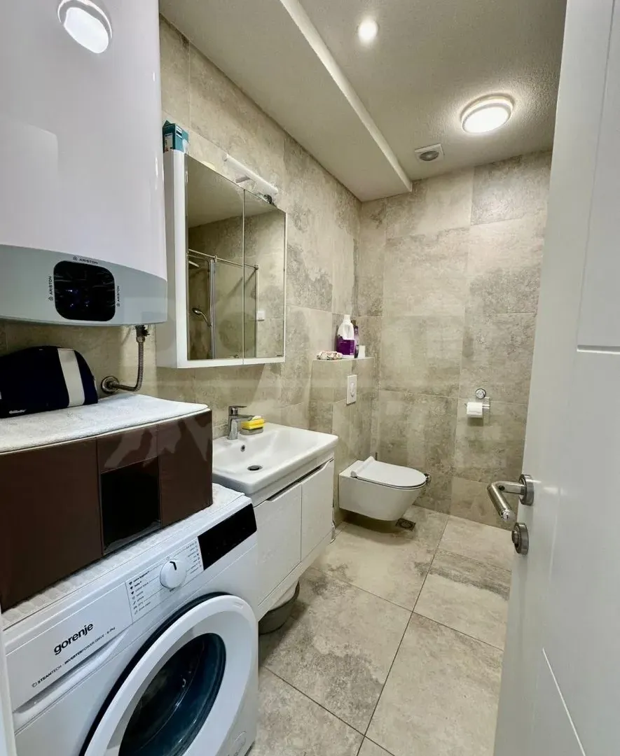 Izdavanje, dvosoban stan, 67m², Tivat, Crna Gora