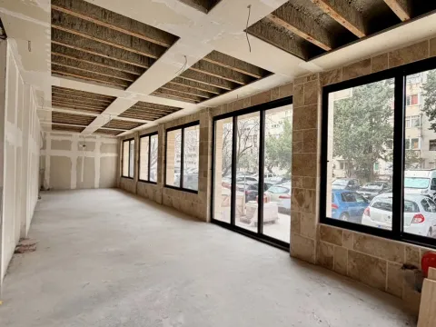 Izdavanje, poslovni prostor, 140m², Centar, Bar - image 6