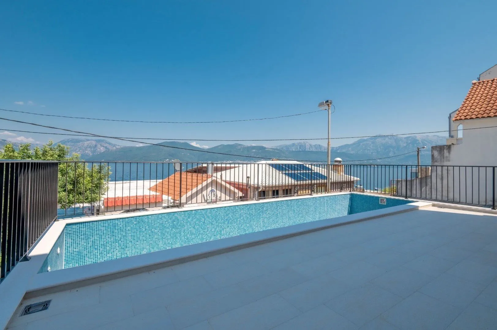 Prodaja, kuća, 200m², Bratešići, Kotor