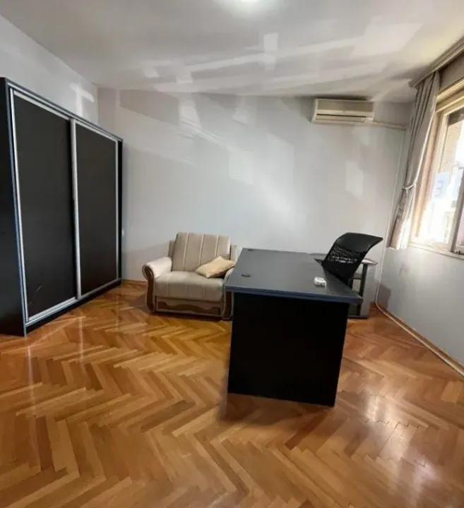 Izdavanje, poslovni prostor, 65m², Preko Morače, Podgorica