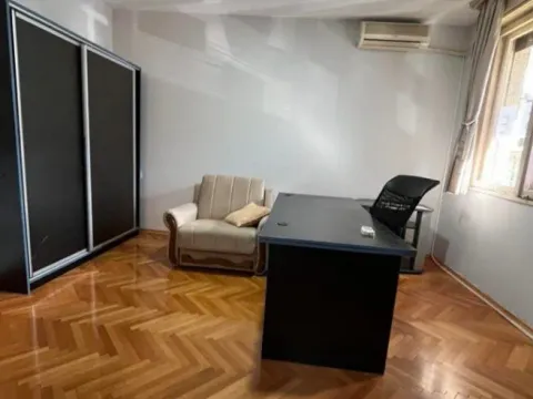 Izdavanje, poslovni prostor, 65m², Preko Morače, Podgorica