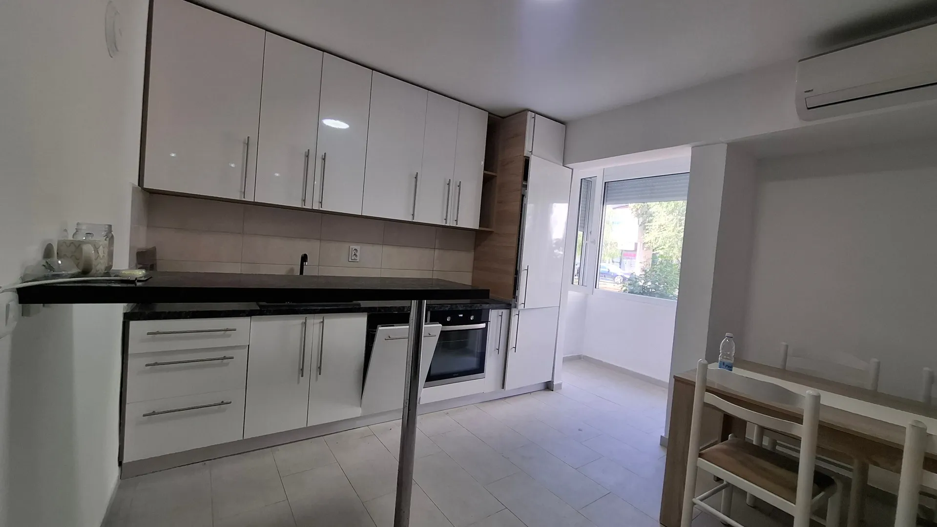 Prodaja, dvosoban stan, 60m², Centar, Bar