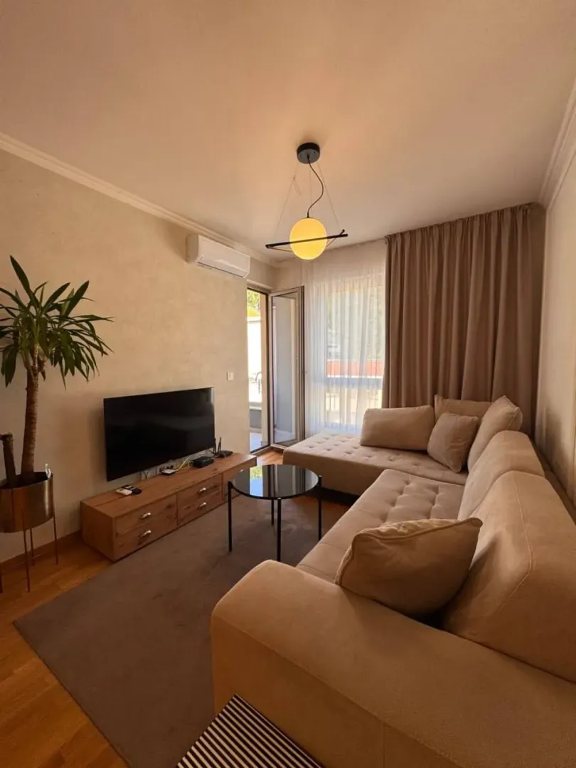 Rent, one bedroom apartment, 62m², Bečići, Budva