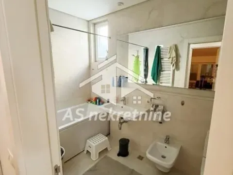Izdavanje, četvorosoban stan, 157m², Savski Venac, Beograd - image 11