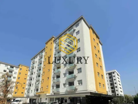 Izdavanje, dvosoban stan, 70m², Pobrežje, Podgorica - image 2