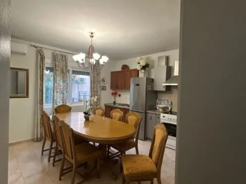 Izdavanje, trosoban stan, 90m², Seljanovo, Tivat - image 3