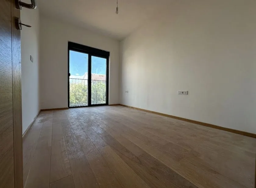 Prodaja, dvosoban stan, 76m², Gornja Gorica, Podgorica