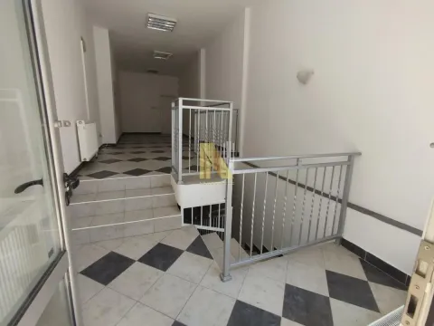 Izdavanje, poslovni prostor, 73m², Centar, Novi Sad