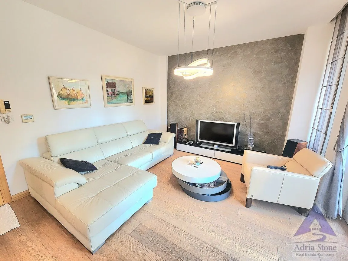 Rent, one bedroom apartment, 49m², Centar, Budva