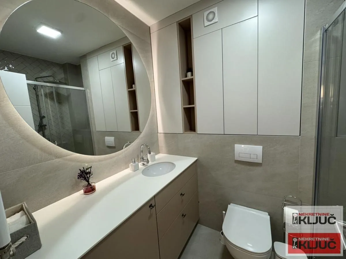Izdavanje, dvosoban stan, 49m², Bulevar patrijarha Pavla, Novi Sad Sve Podlokacije