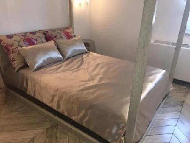Izdavanje, trosoban stan, 240m², Kalenić Pijaca, Vračar Sve Podlokacije