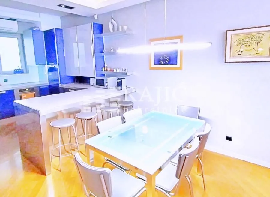 Rent, three bedroom apartment, 97m², Novi Beograd Sve Podlokacije, Beograd