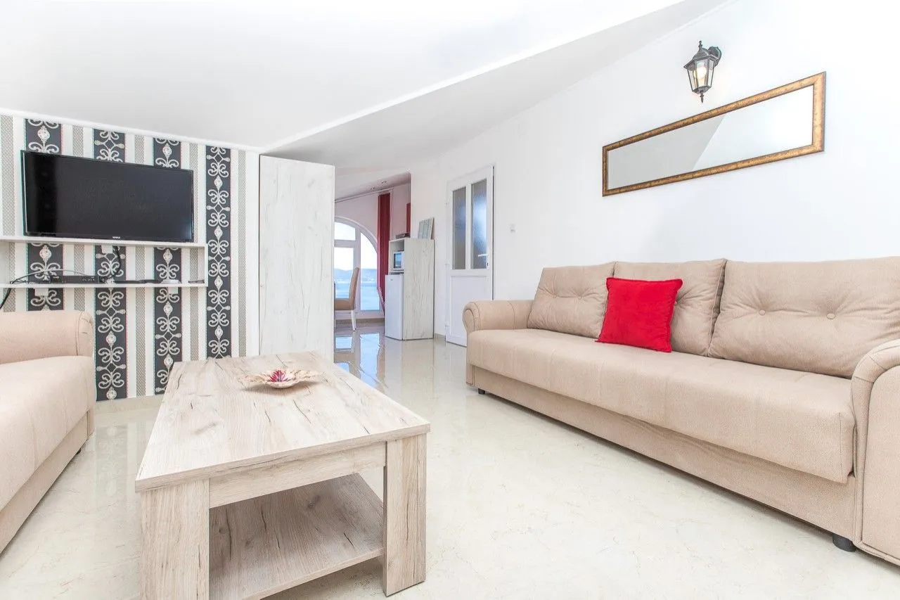 Rent, one bedroom apartment, 65m², Centar, Tivat