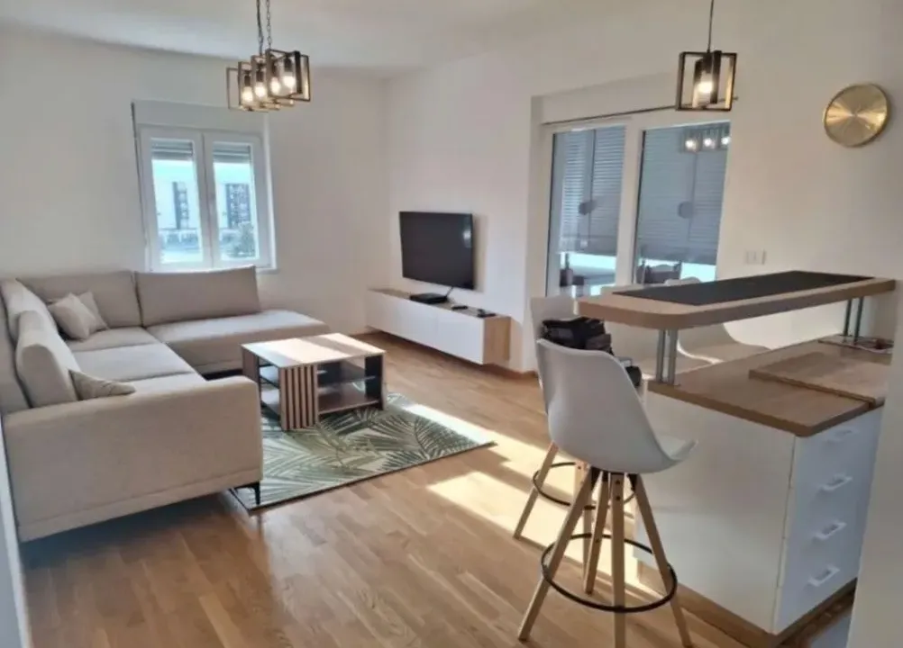 Izdavanje, dvosoban stan, 64m², City Kvart, Podgorica