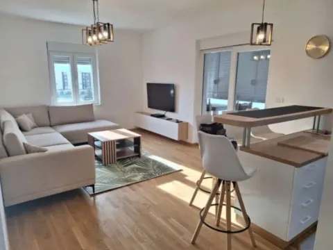 Izdavanje, dvosoban stan, 64m², City Kvart, Podgorica