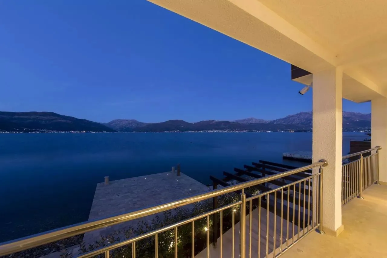 Prodaja, kuća, 390m², Krašići, Tivat