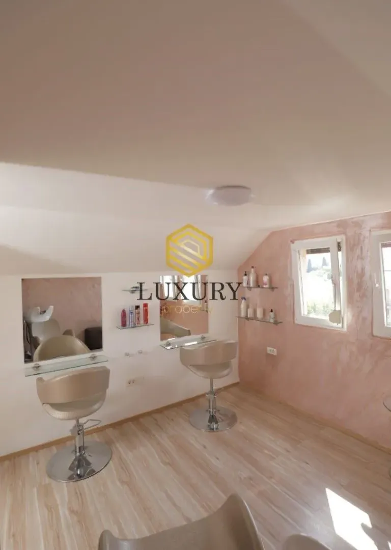 Rent, house, 250m², Tološi, Podgorica