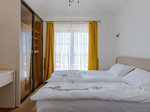 Daily-rent, three bedroom apartment, 160m², Blizikuće, Budva - image 3