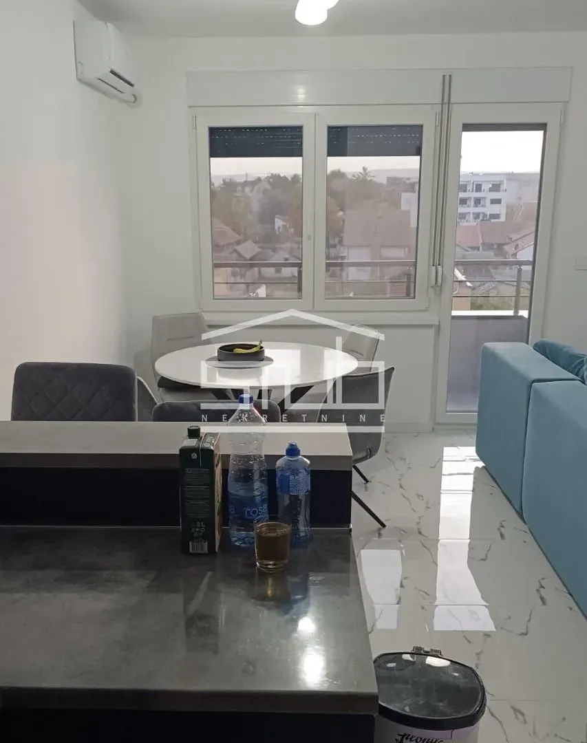 Prodaja, trosoban stan, 76m², Centar, Pančevo