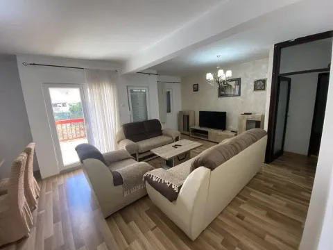 Furnished living room with a sofa set and a television. - image 10