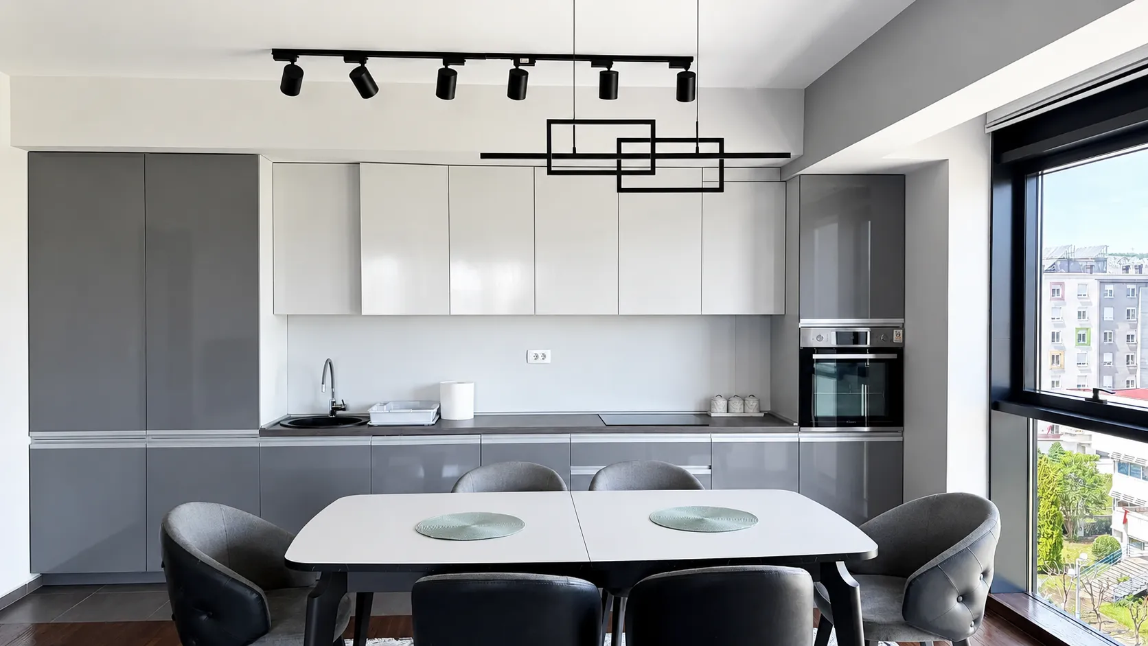 Izdavanje, dvosoban stan, 85m², Master Kvart, Podgorica