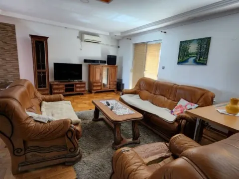 Izdavanje, petosoban stan, 200m², Petrovaradin, Novi Sad - image 6