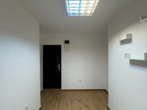 Izdavanje, poslovni prostor, 10m², Centar, Podgorica - image 6
