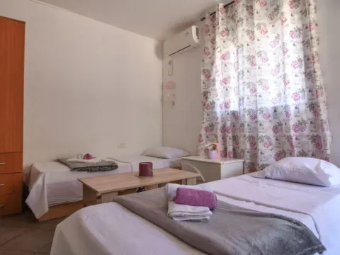 Izdavanje, garsonjera, 30m², Radanovići, Kotor - image 4