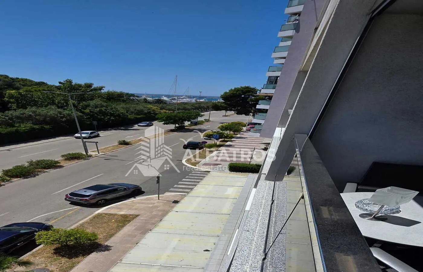 Izdavanje, jednosoban stan, 47m², Centar, Bar