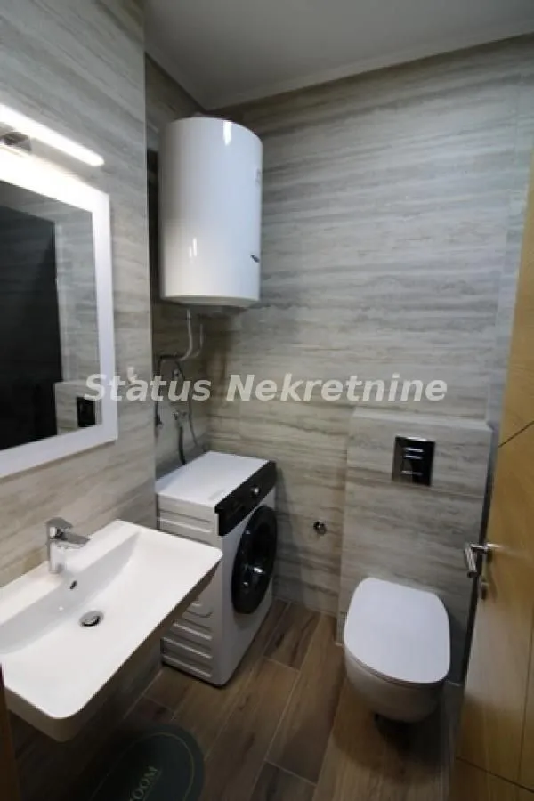 Izdavanje, garsonjera, 28m², Bulevar Oslobodjenja, Novi Sad Sve Podlokacije
