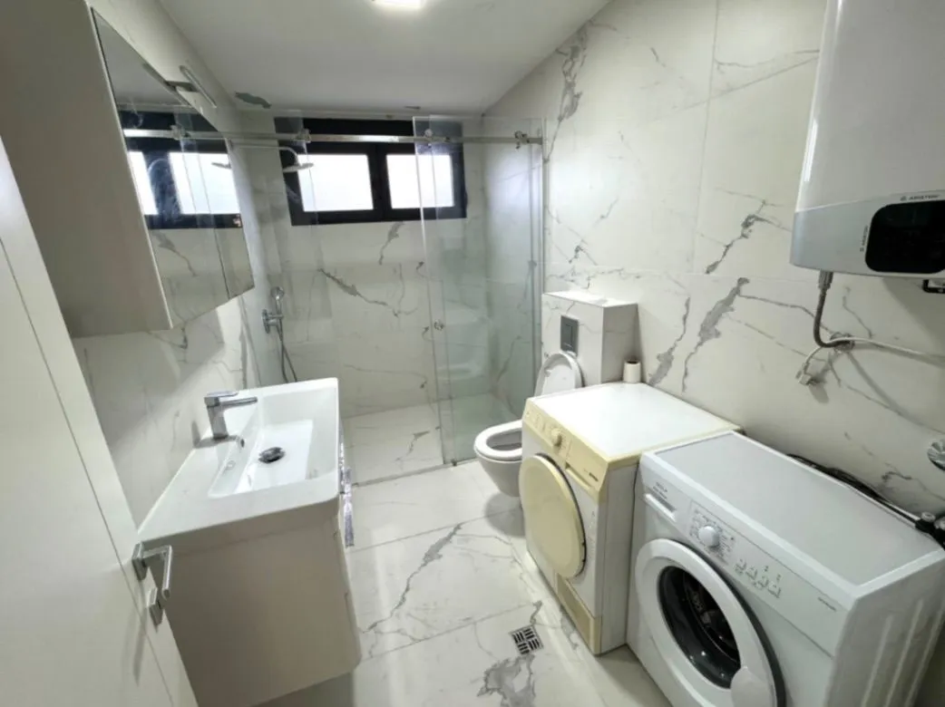 Izdavanje, trosoban stan, 130m², Dalmatinska ulica, Podgorica