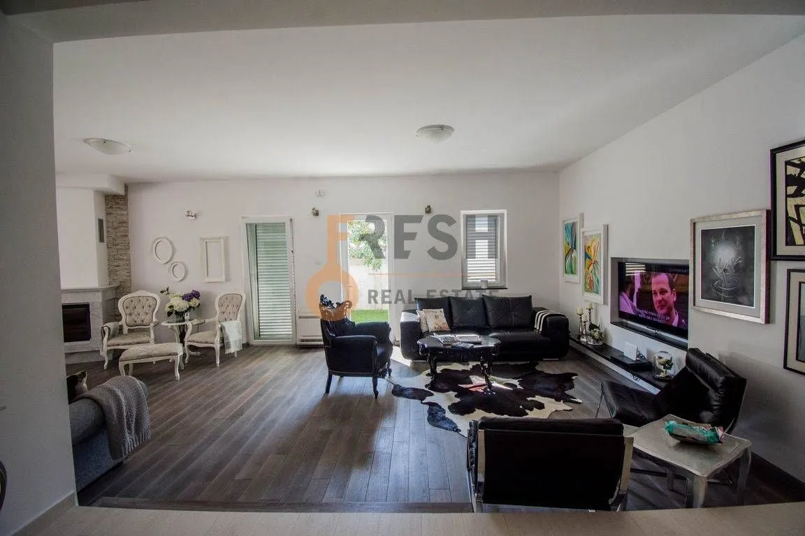 Rent, house, 270m², Zagorič, Podgorica