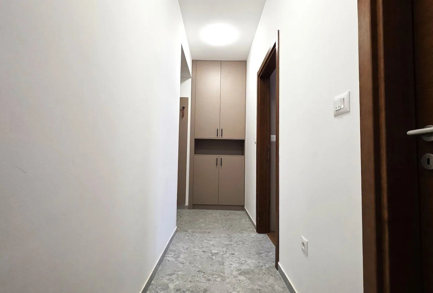 Izdavanje, jednosoban stan, 50m², Vezirov Most, Podgorica