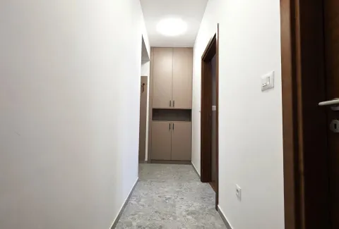 Izdavanje, jednosoban stan, 50m², Vezirov Most, Podgorica - image 5