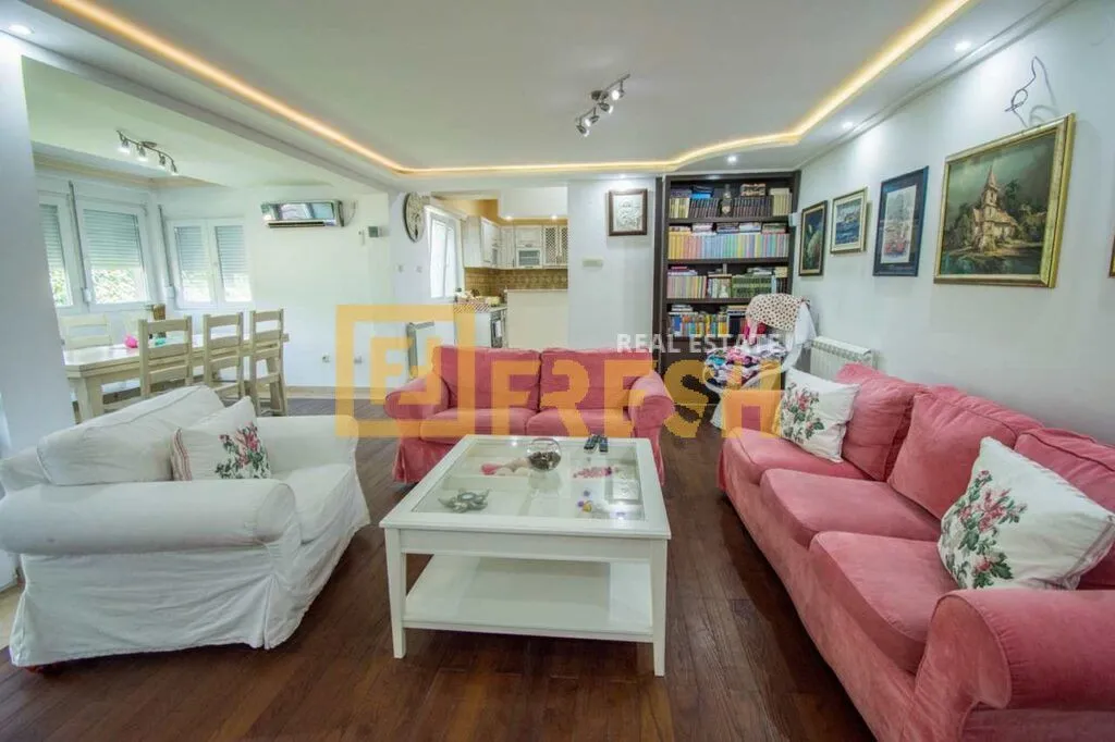 Prodaja, kuća, 550m², Zabjelo, Podgorica